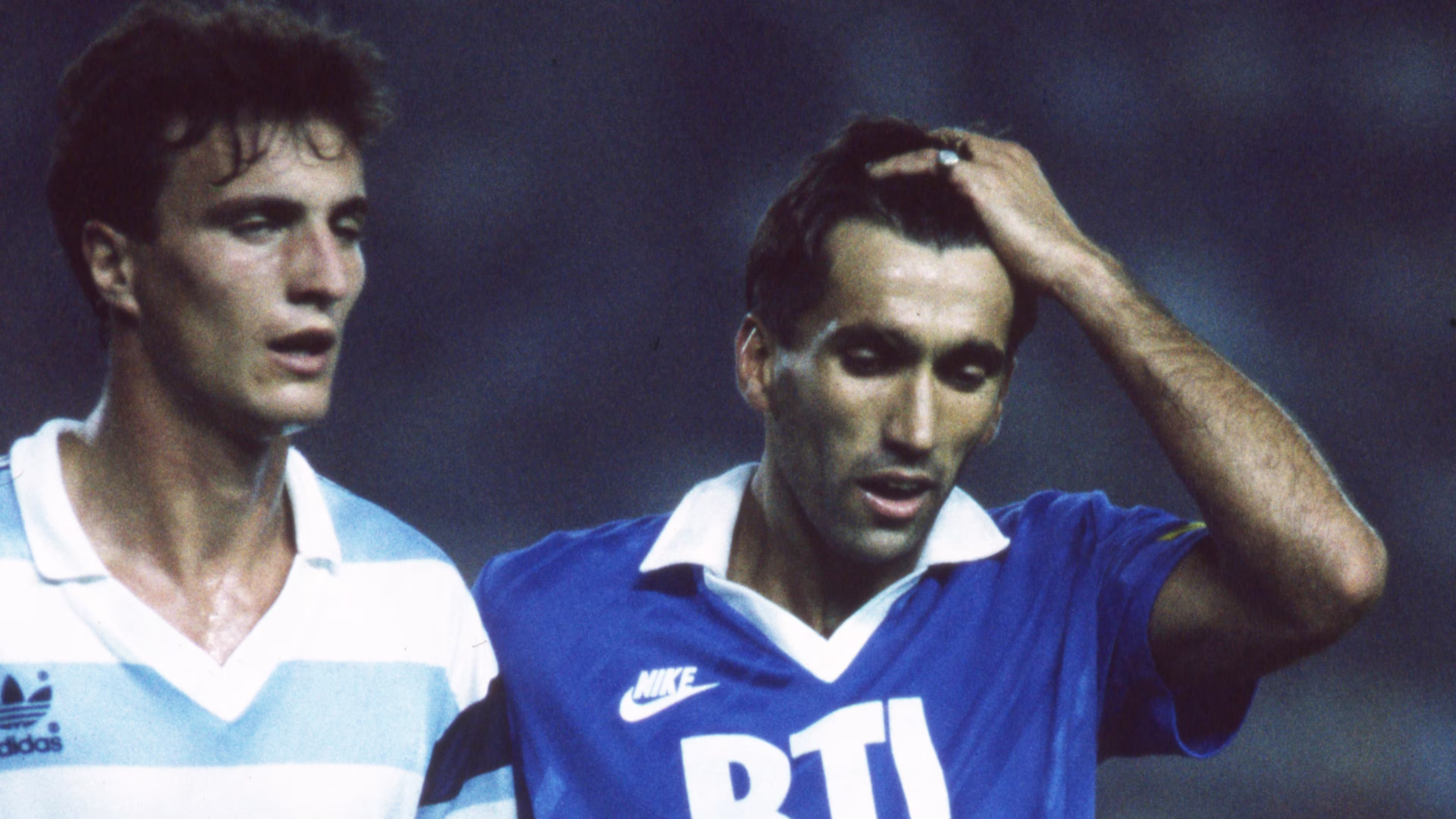 Zlatko Vujovic à droite, aux côtés d'un certain... David Ginola