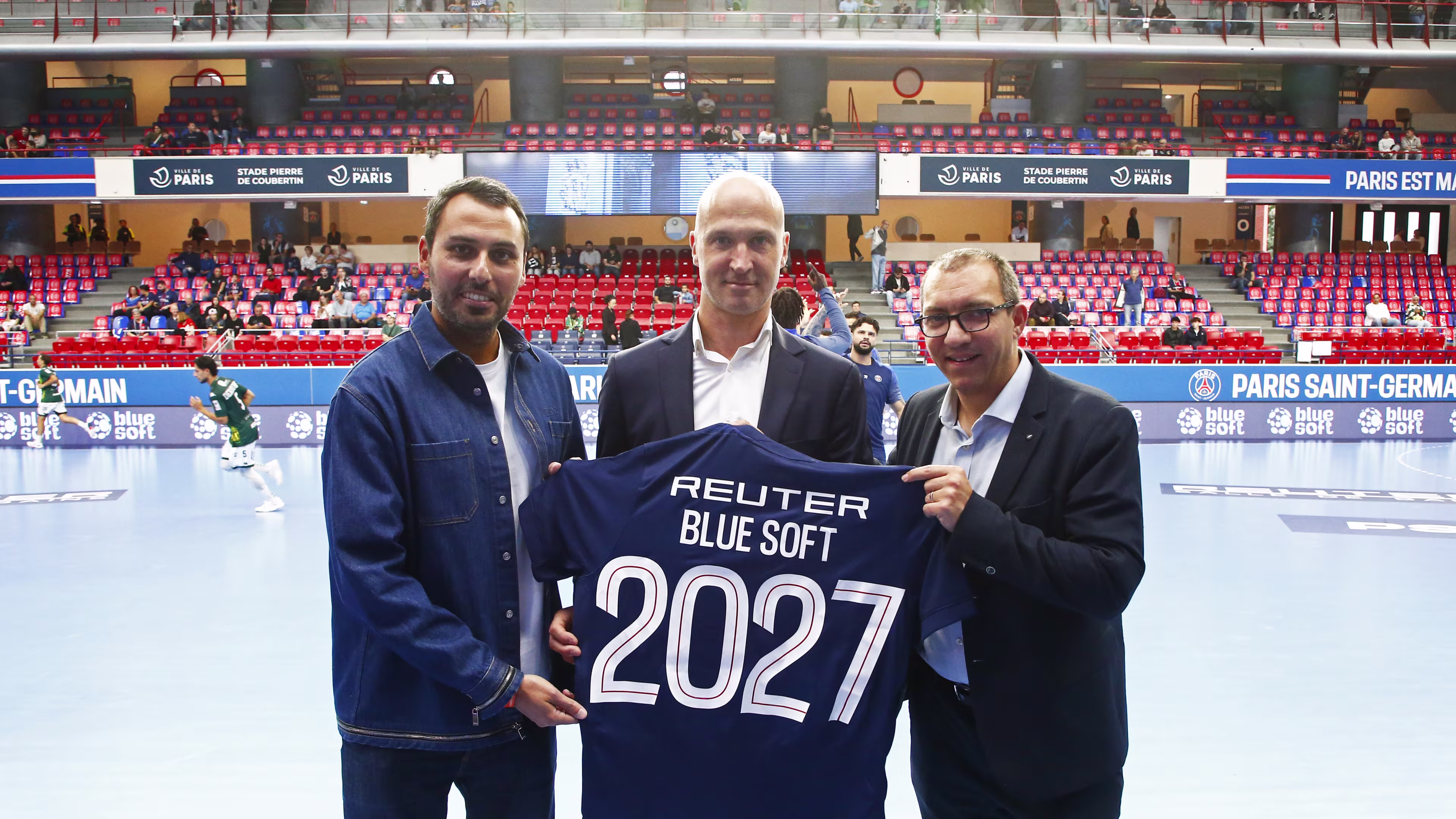 Thierry Omeyer au Stade Pierre de Coubertin avec les dirigeants de Blue Soft