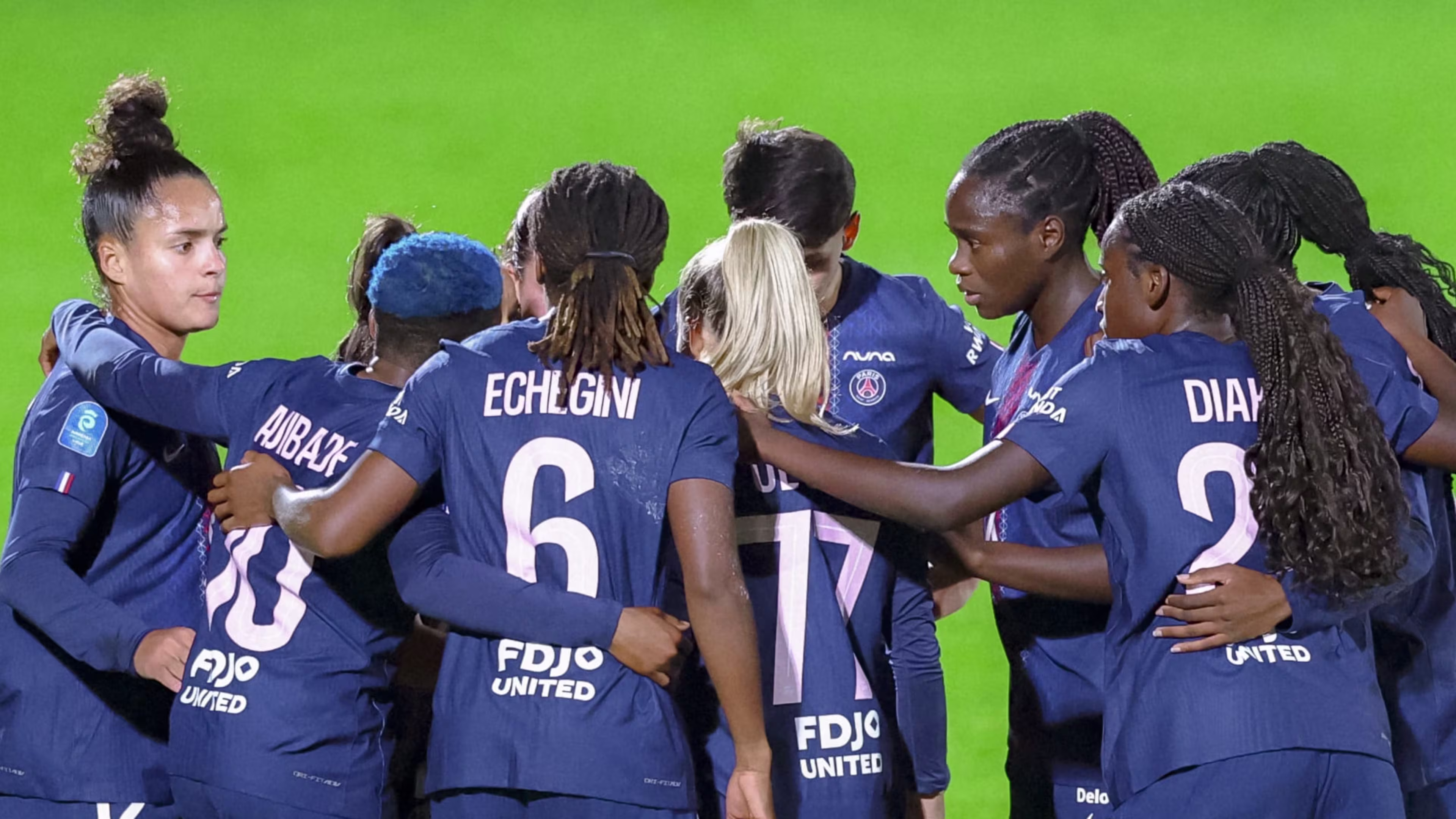 Les Parisiennes réunies sur le terrain du Campus PSG