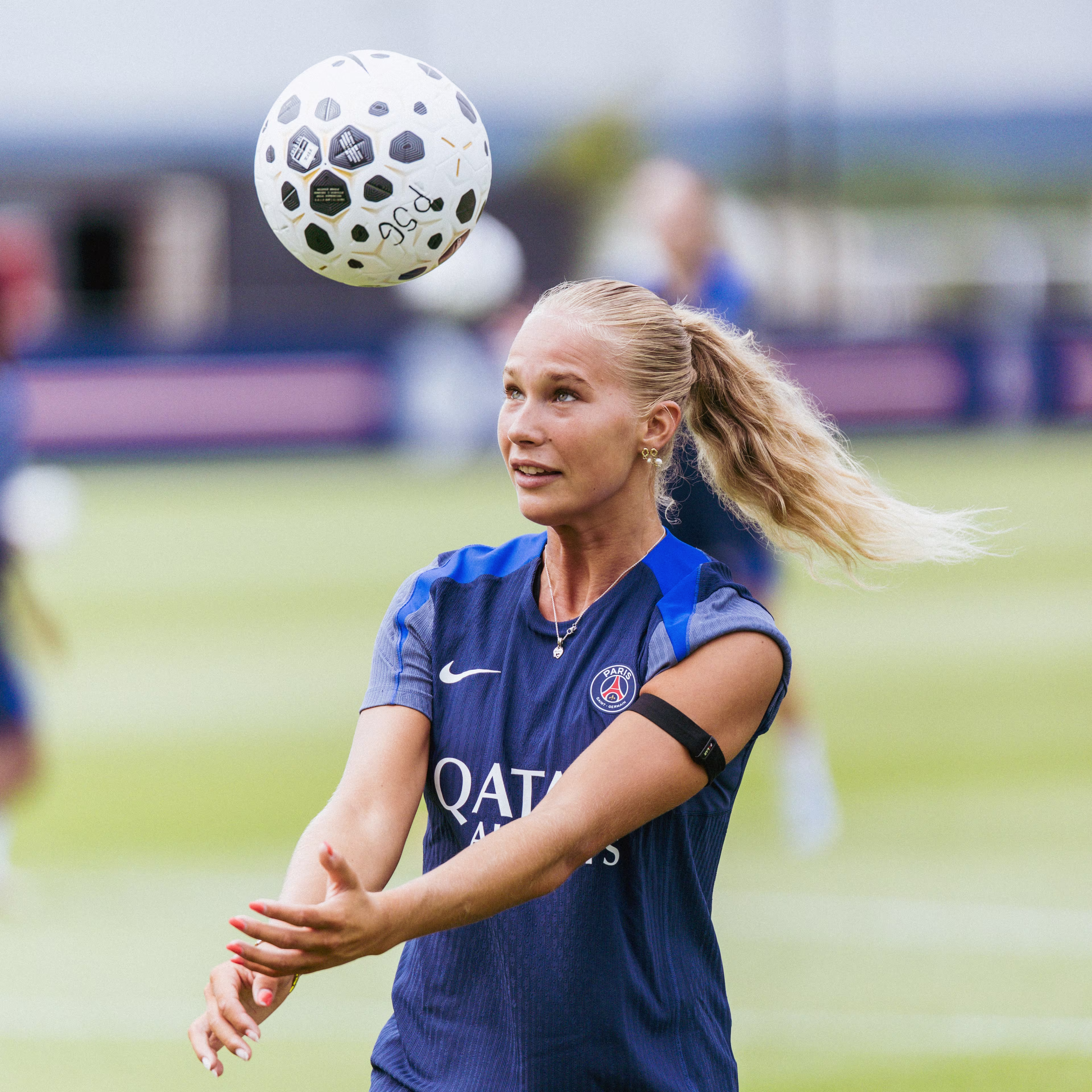 Froya Dorsin s'apprête à controler le ballon