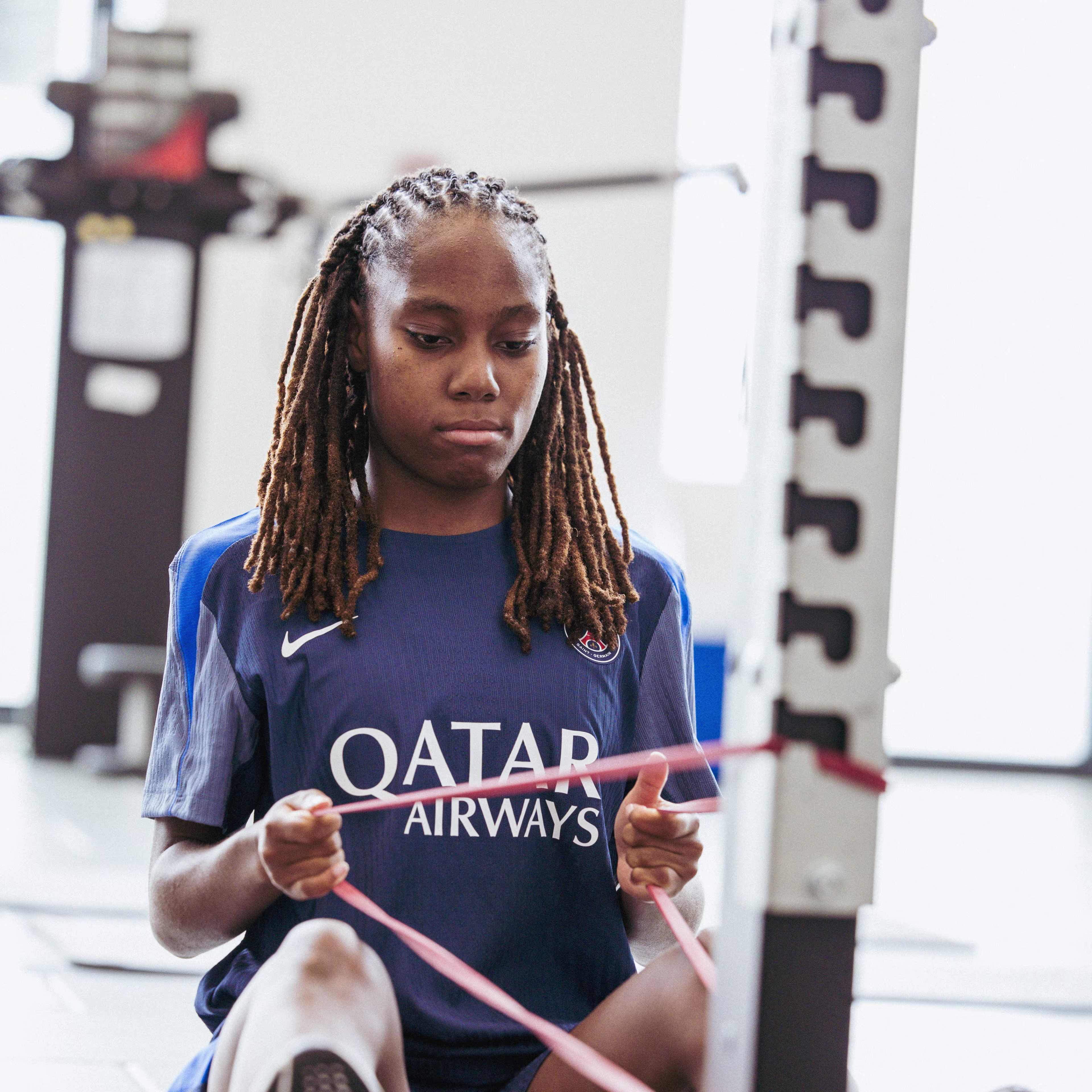 Tara Elimbi Gilbert en salle de musculation