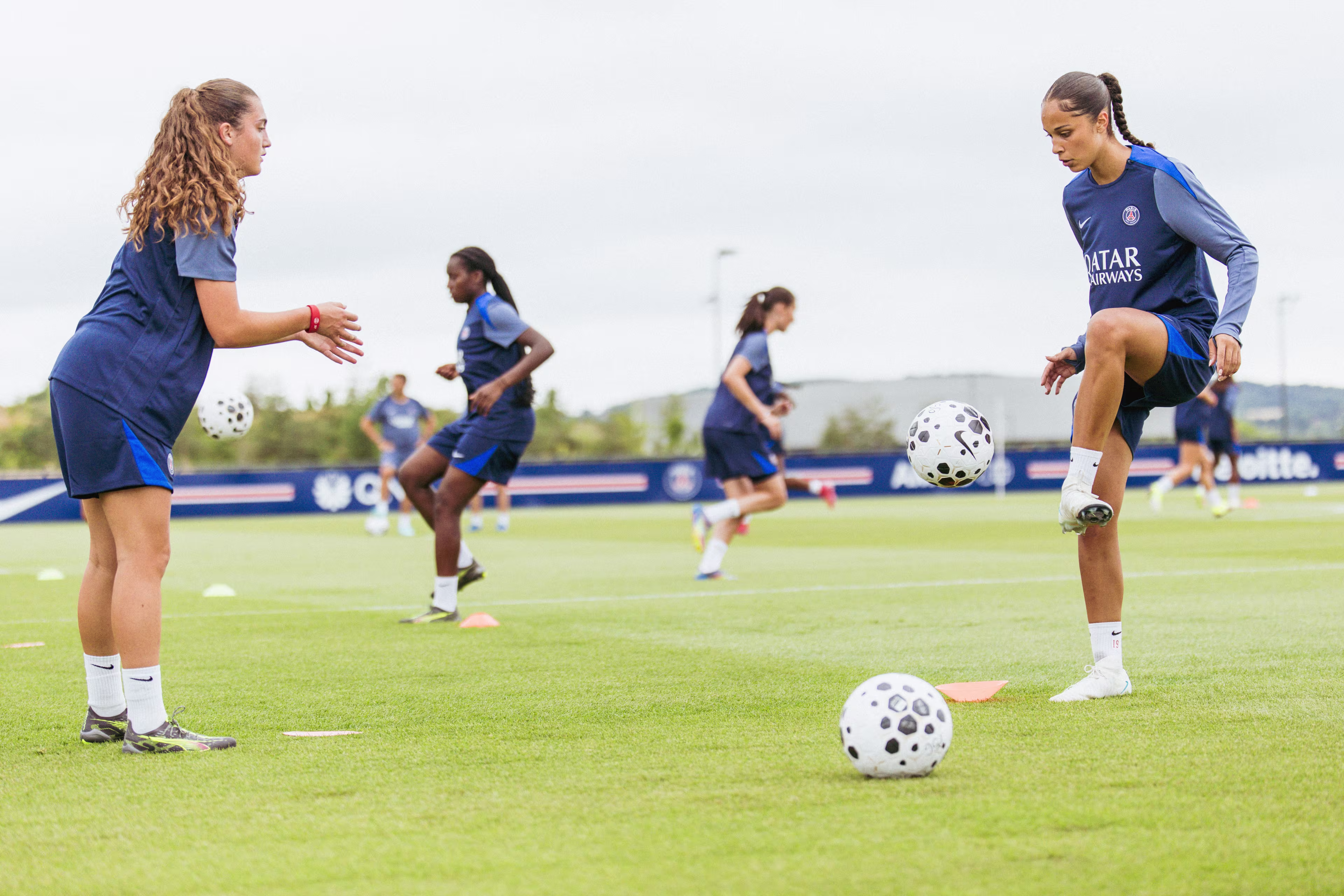 Travail technique à l'entraînement pour la section féminine